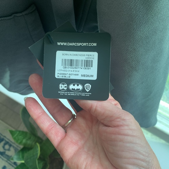 Darcsport. Born in Darcness Pierce Hoodie Batman DC WB Shield. Size M - Picture 5 of 9